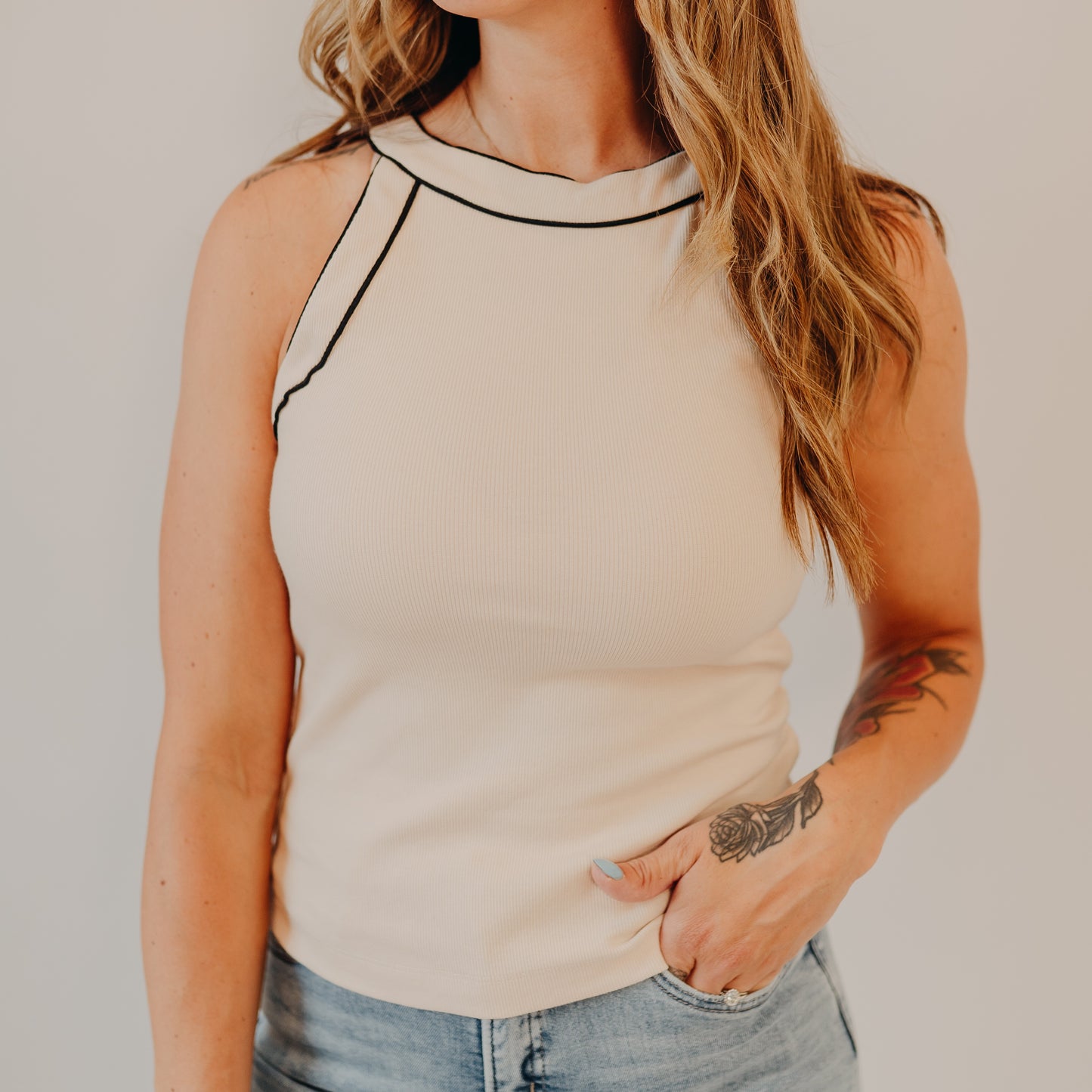 Doe & Rae | Rib Crew Contrast Piping Tank | Lt Beige