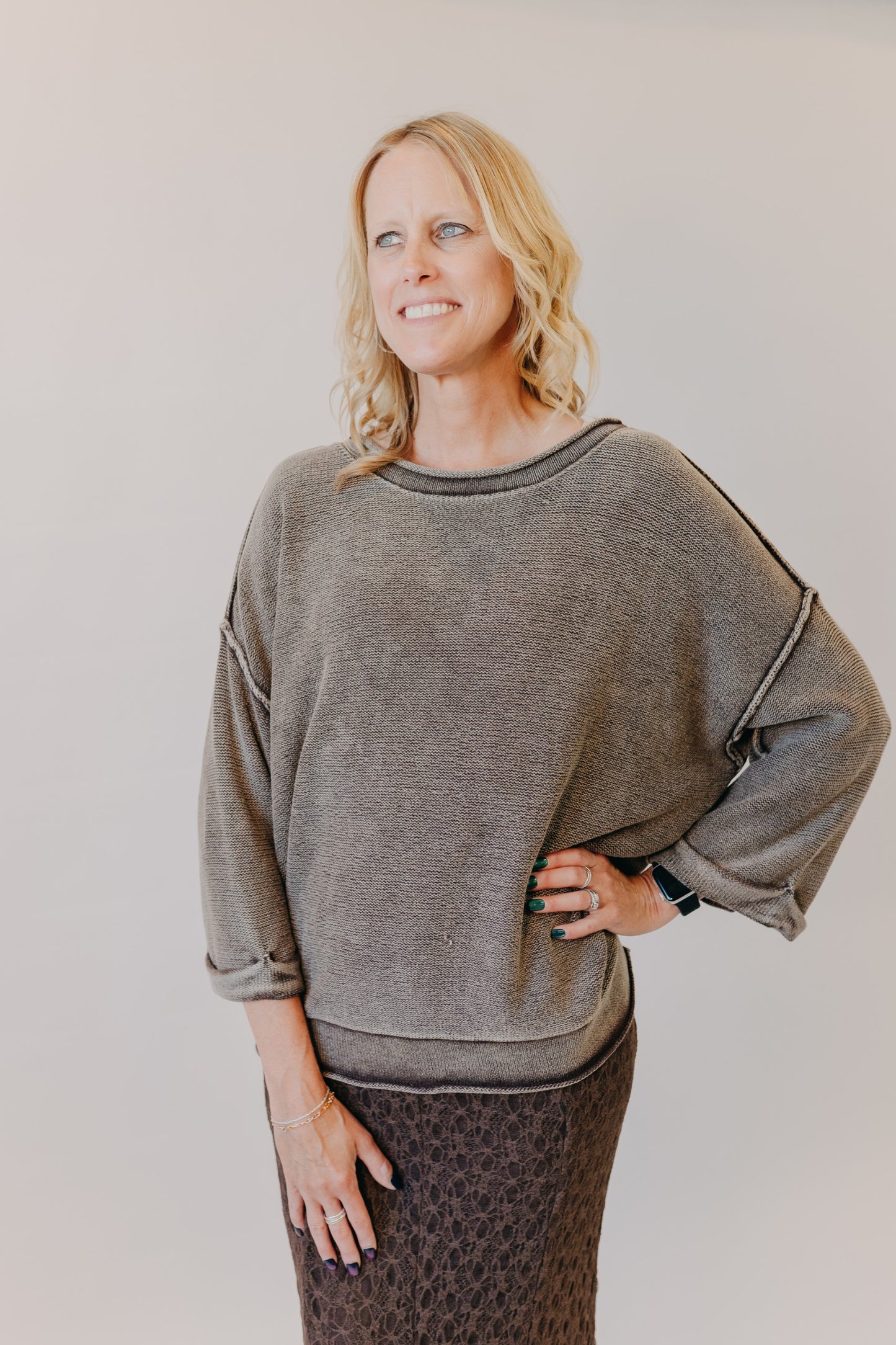 Blu Pepper | Washed Inverted Seam Sweatshirt | Dark Brown