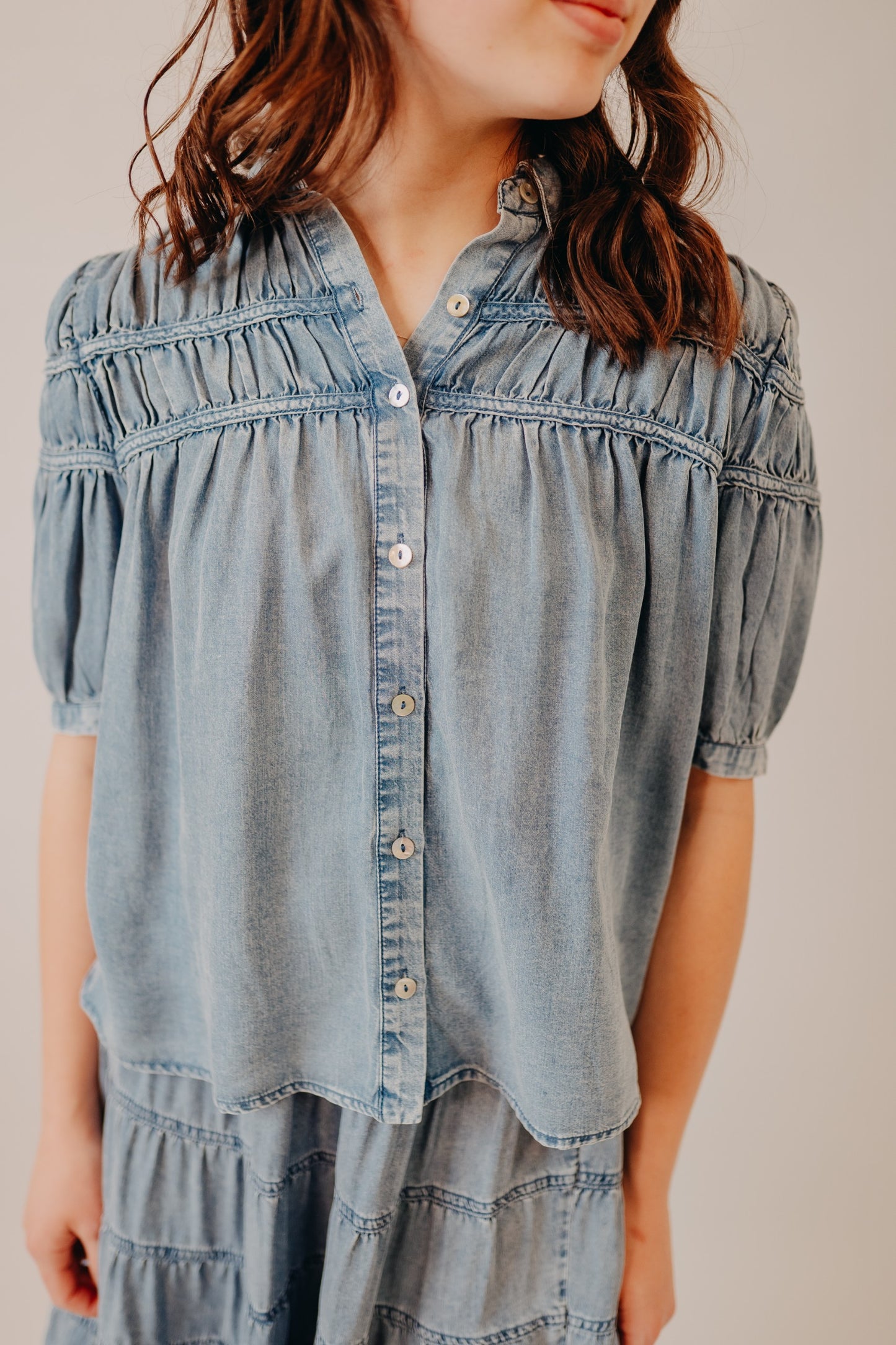 Doe & Rae | Tencel Chambray Button Down Top | Med Denim