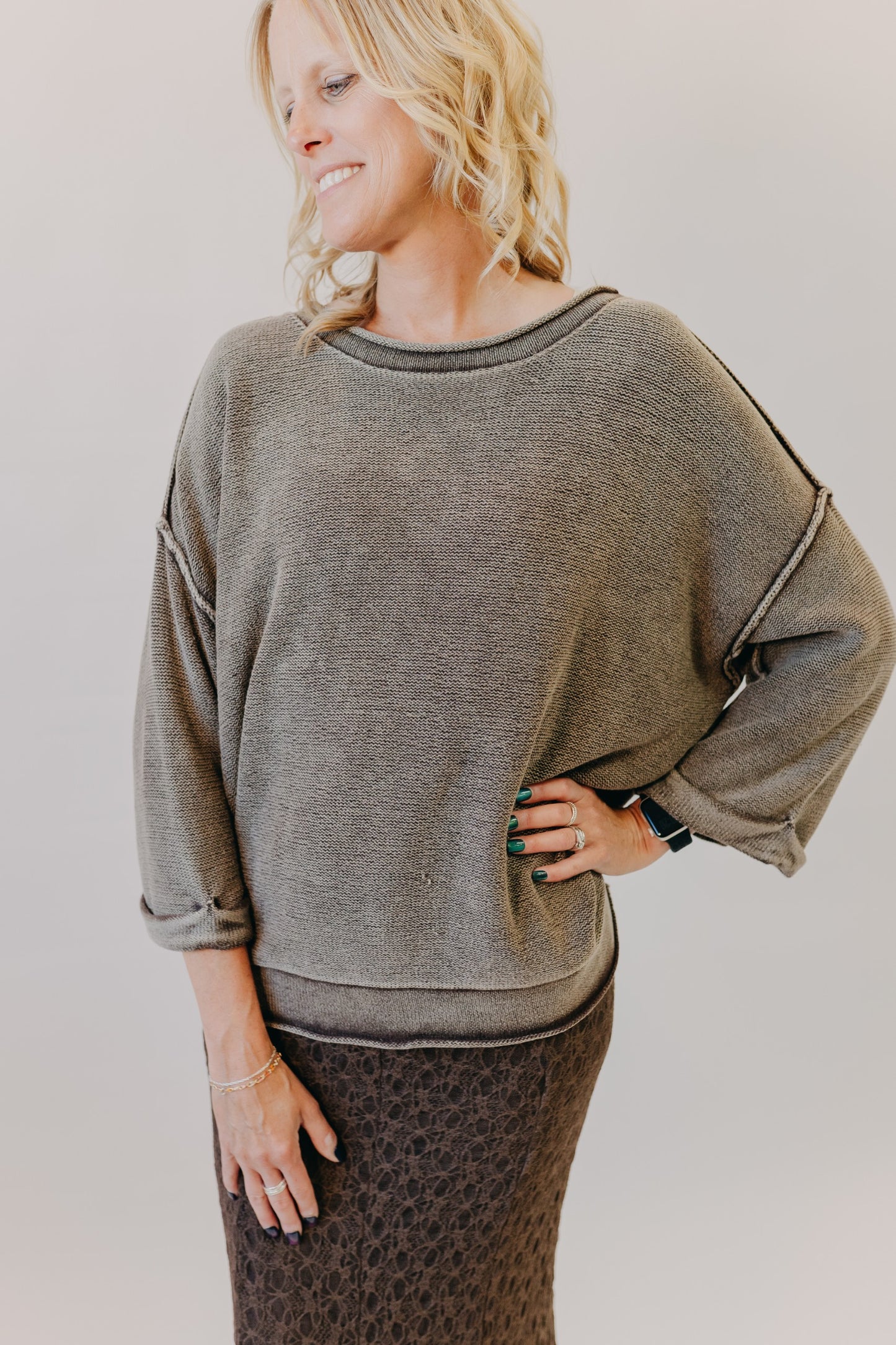 Blu Pepper | Washed Inverted Seam Sweatshirt | Dark Brown