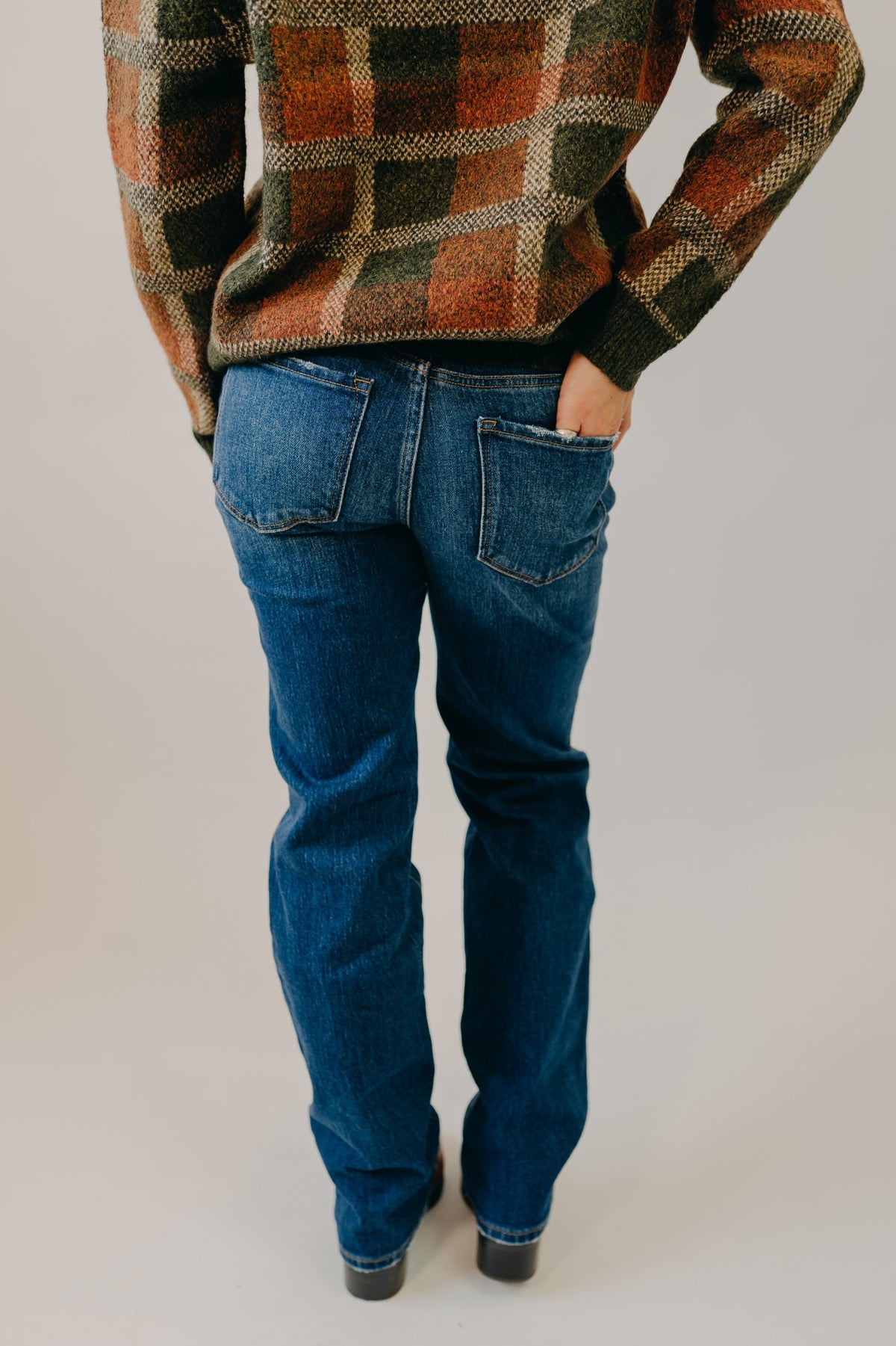 Vervet | Mid Rise Straight | Medium Dark Wash