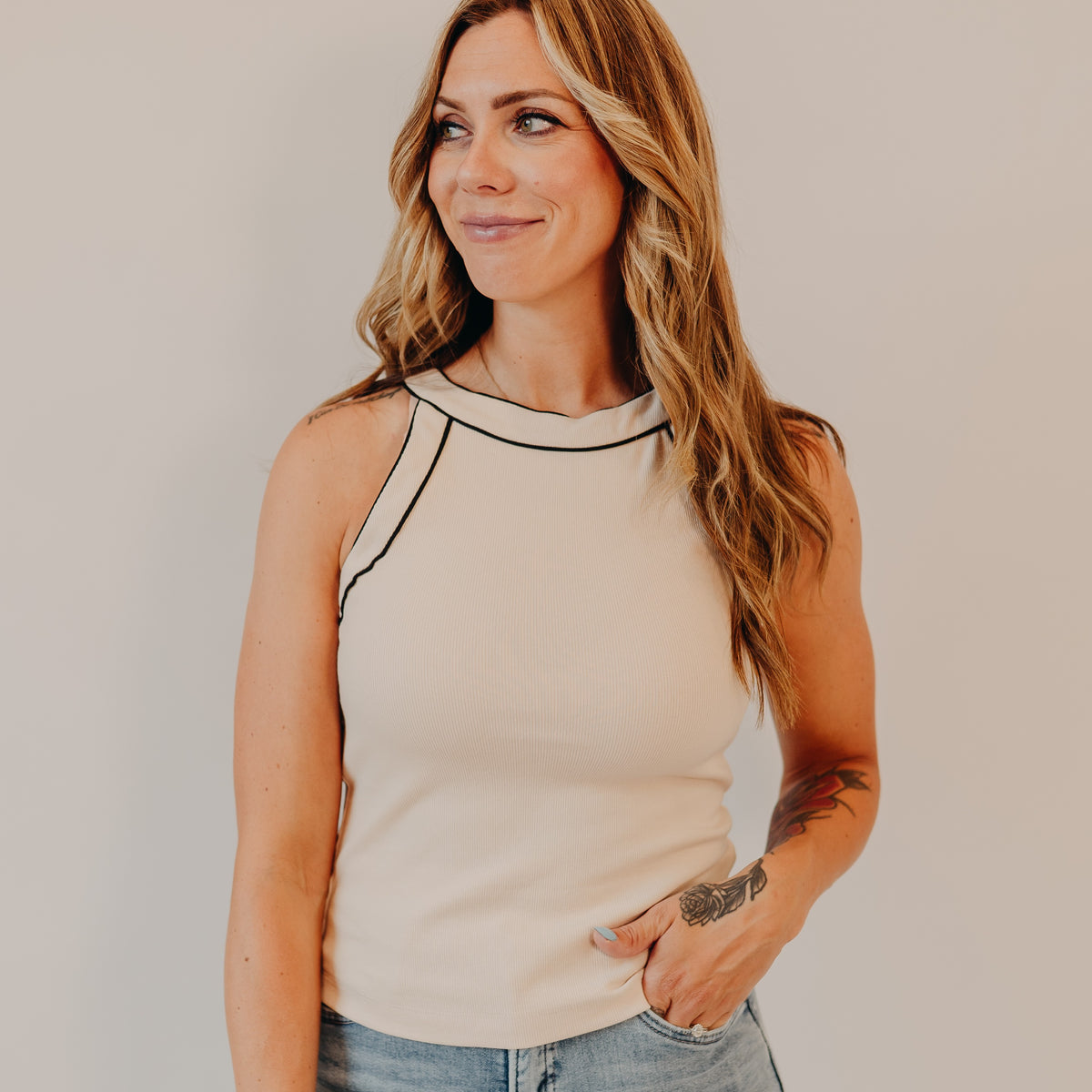 Doe & Rae | Rib Crew Contrast Piping Tank | Lt Beige