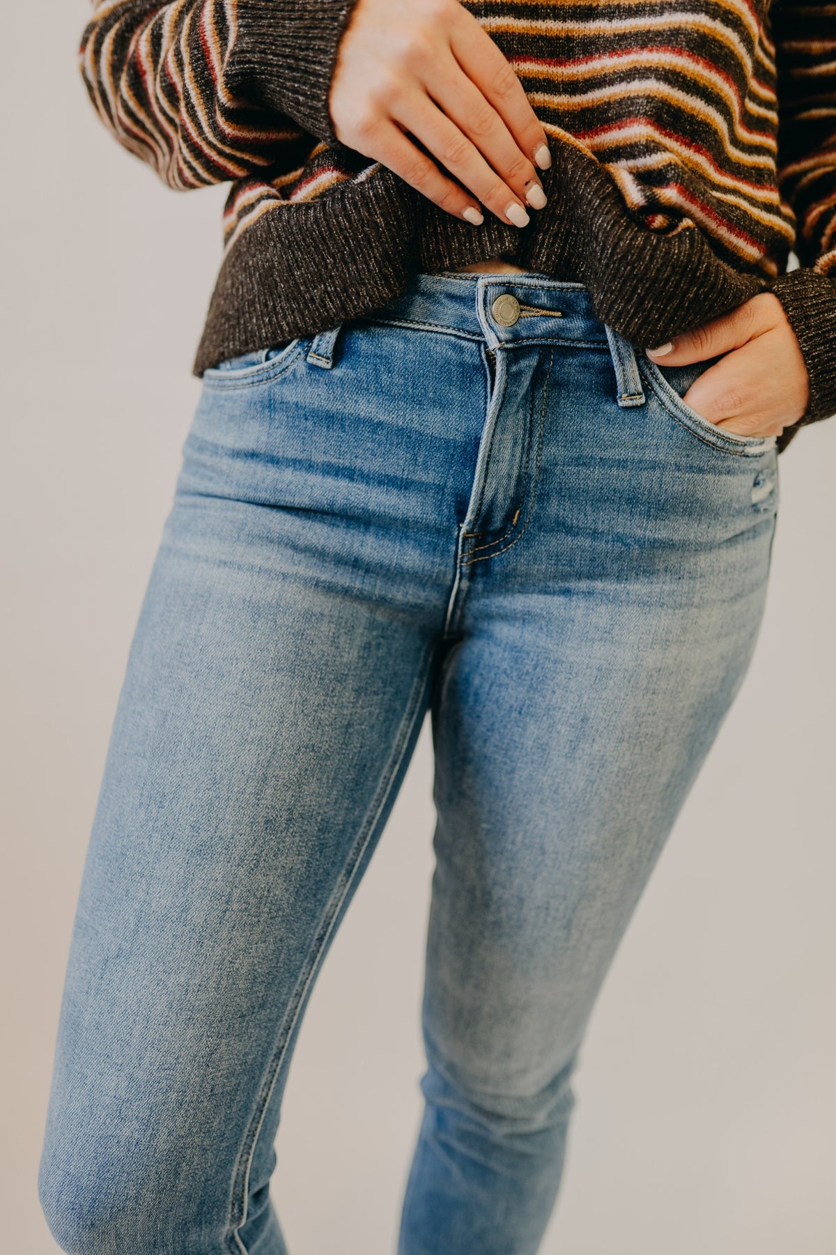 Vervet | Mid Rise Slim Straight | Zestful Symphony
