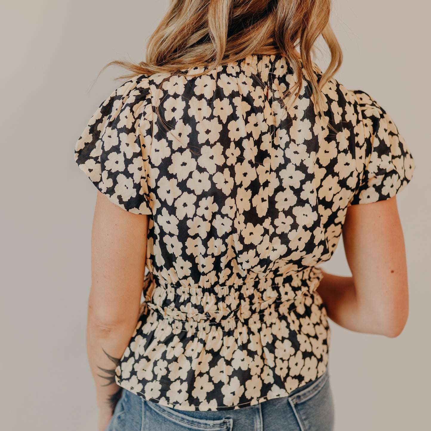 Doe & Rae | Poplin Bubble Drawstring Peplum Top | Black