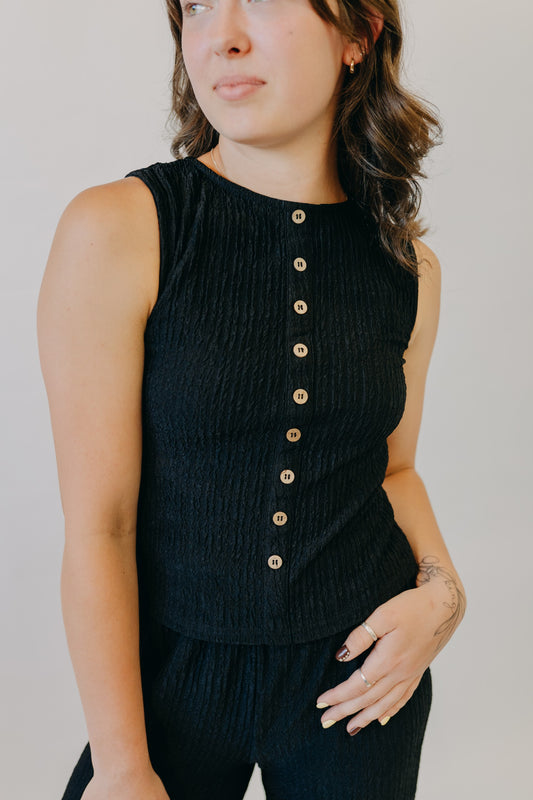 Blu Pepper | Textured Button Sleeveless Knit Top | Black