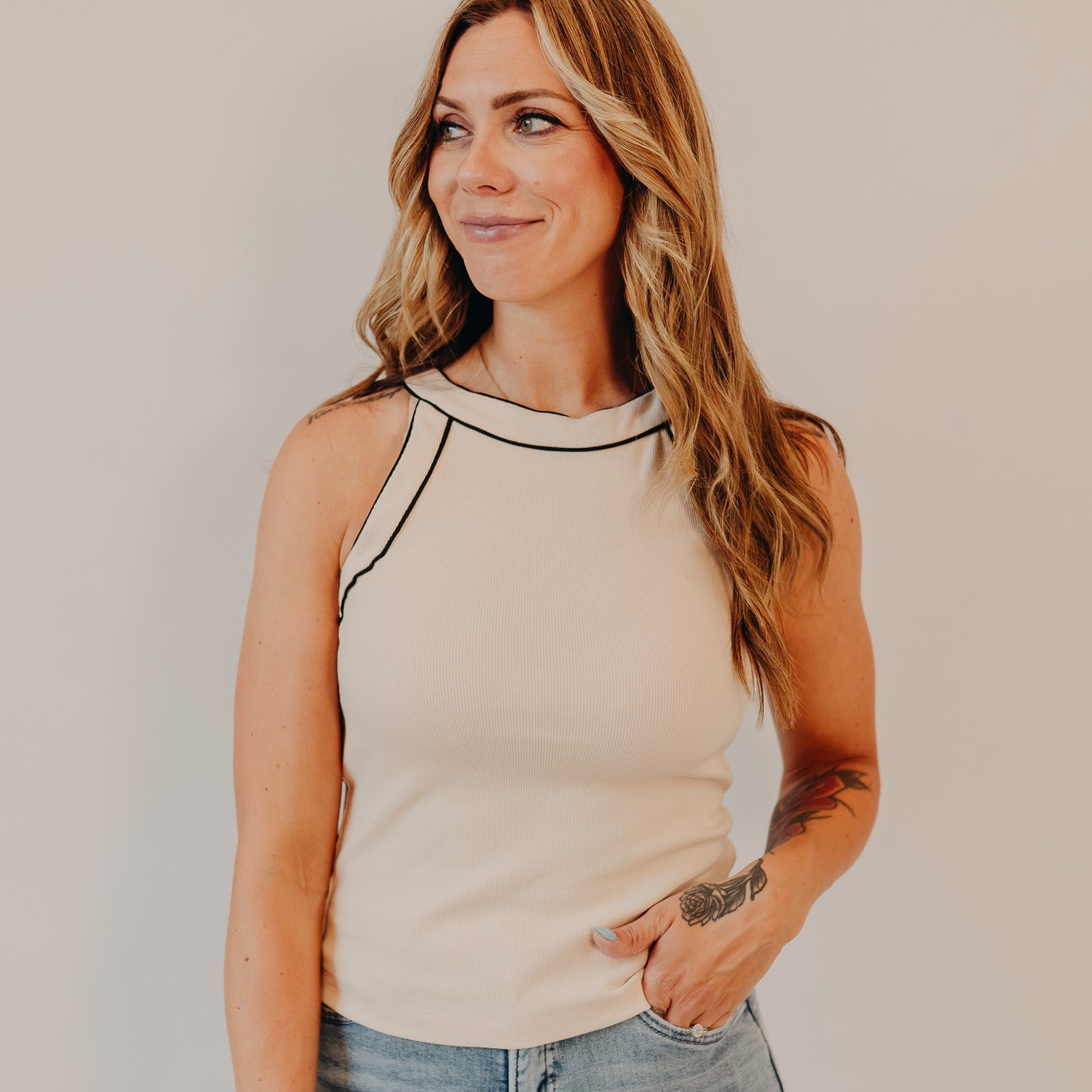 Doe & Rae | Rib Crew Contrast Piping Tank | Lt Beige