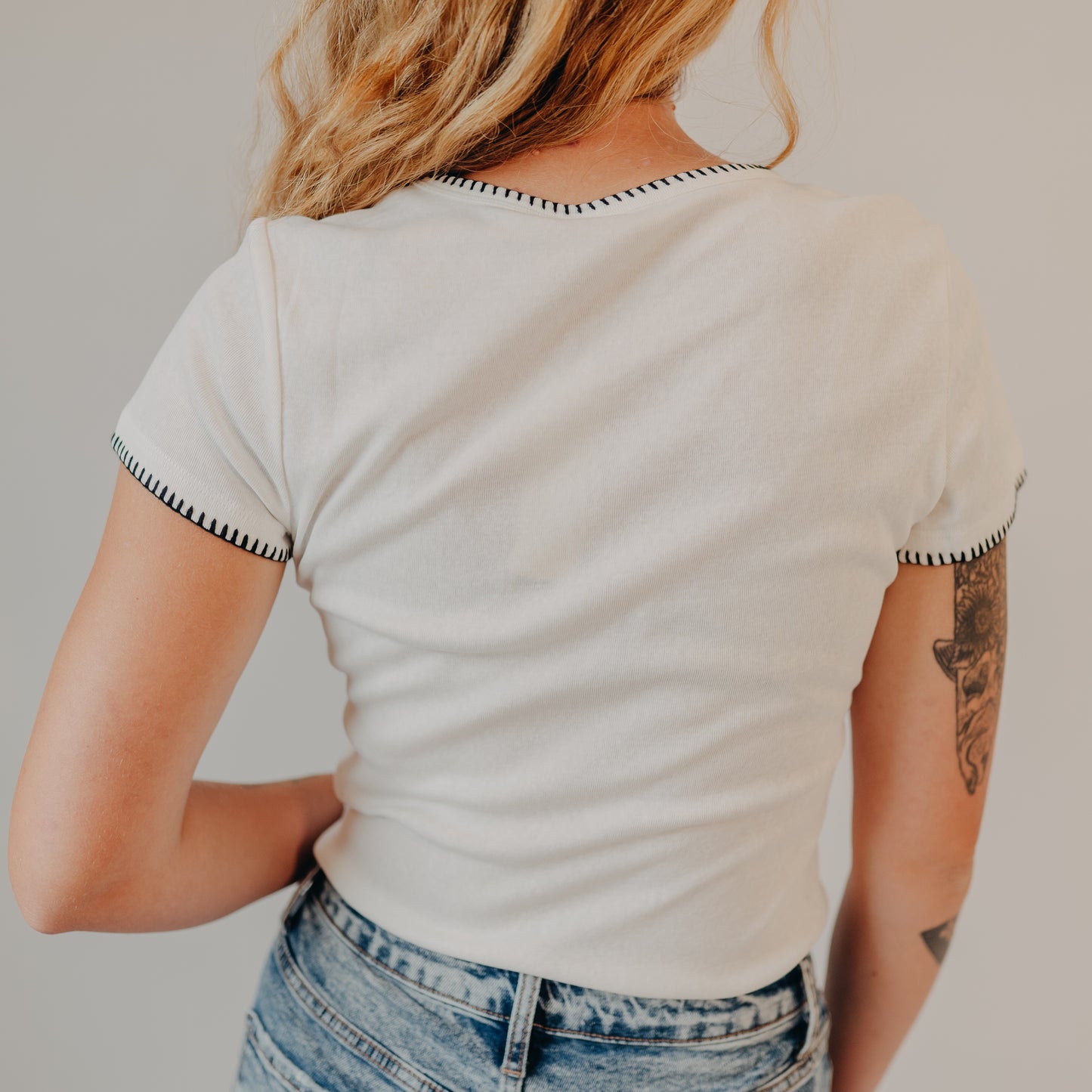 Doe & Rae | Jersey Tee w/Blanket Stitch | Off White