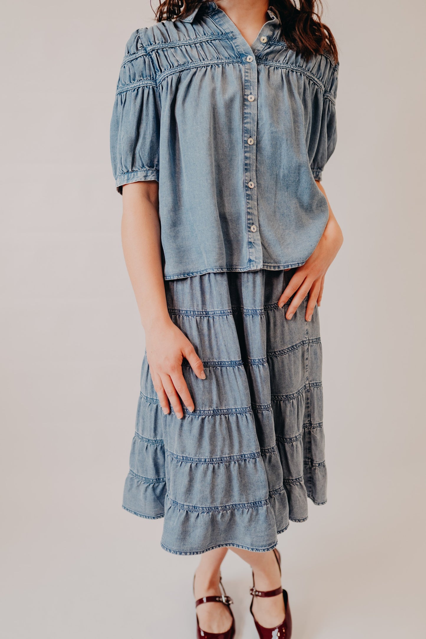 Doe & Rae | Tencel Chambray Button Down Top | Med Denim