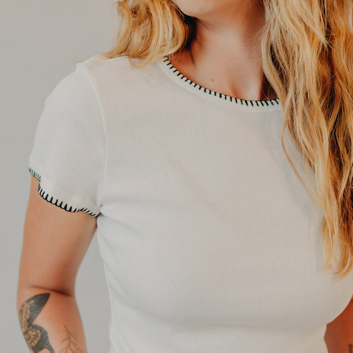 Doe & Rae | Jersey Tee w/Blanket Stitch | Off White