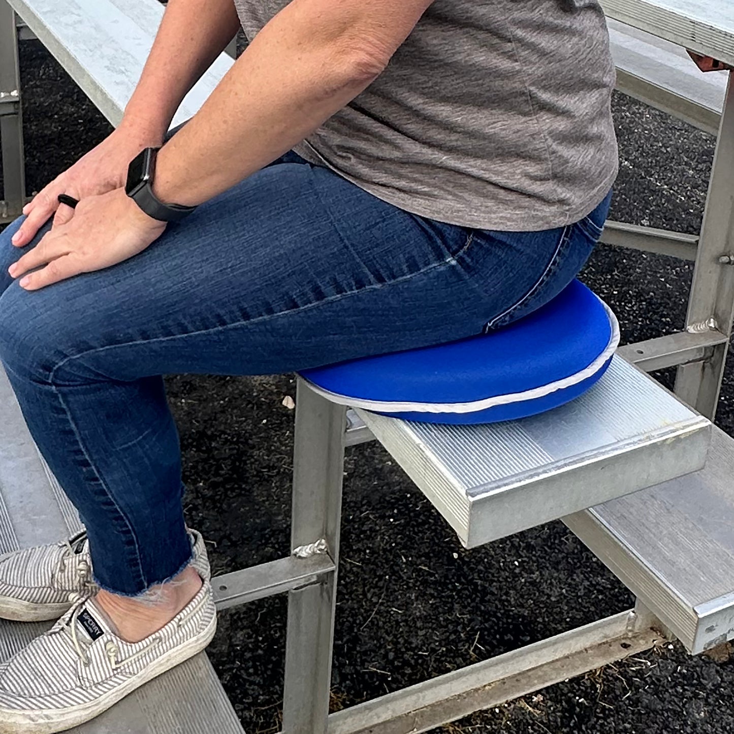 1.2 gal Blue Metal Watering Can/Memory Foam Kneel Cushion