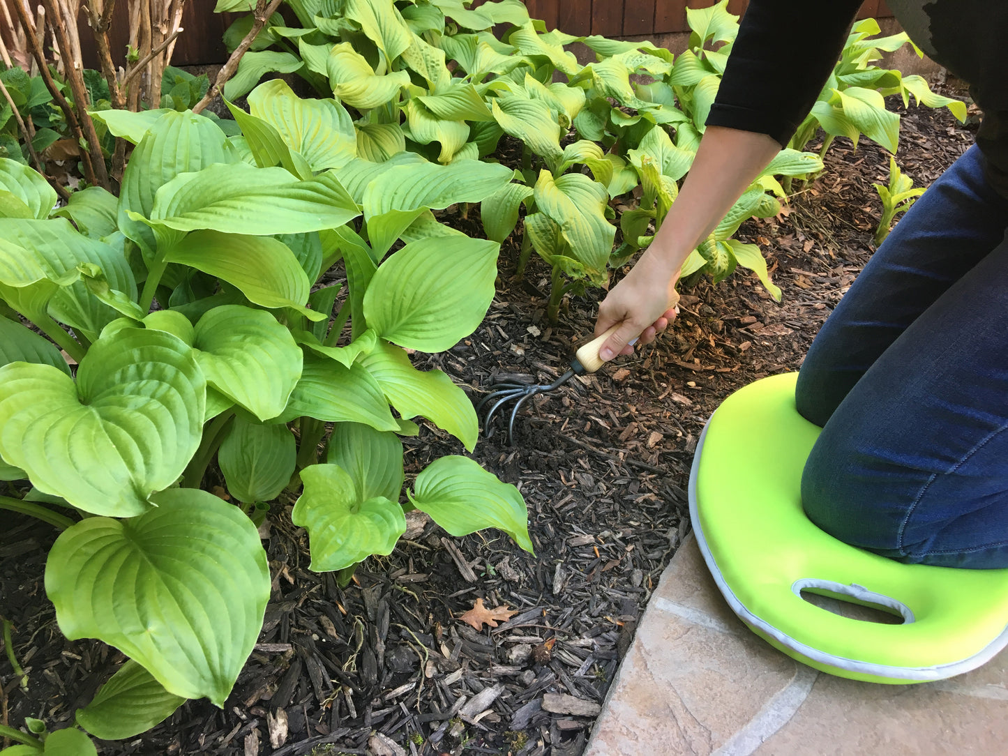 2.1 gal Green Metal Watering Can/Memory Foam Kneel Cushion