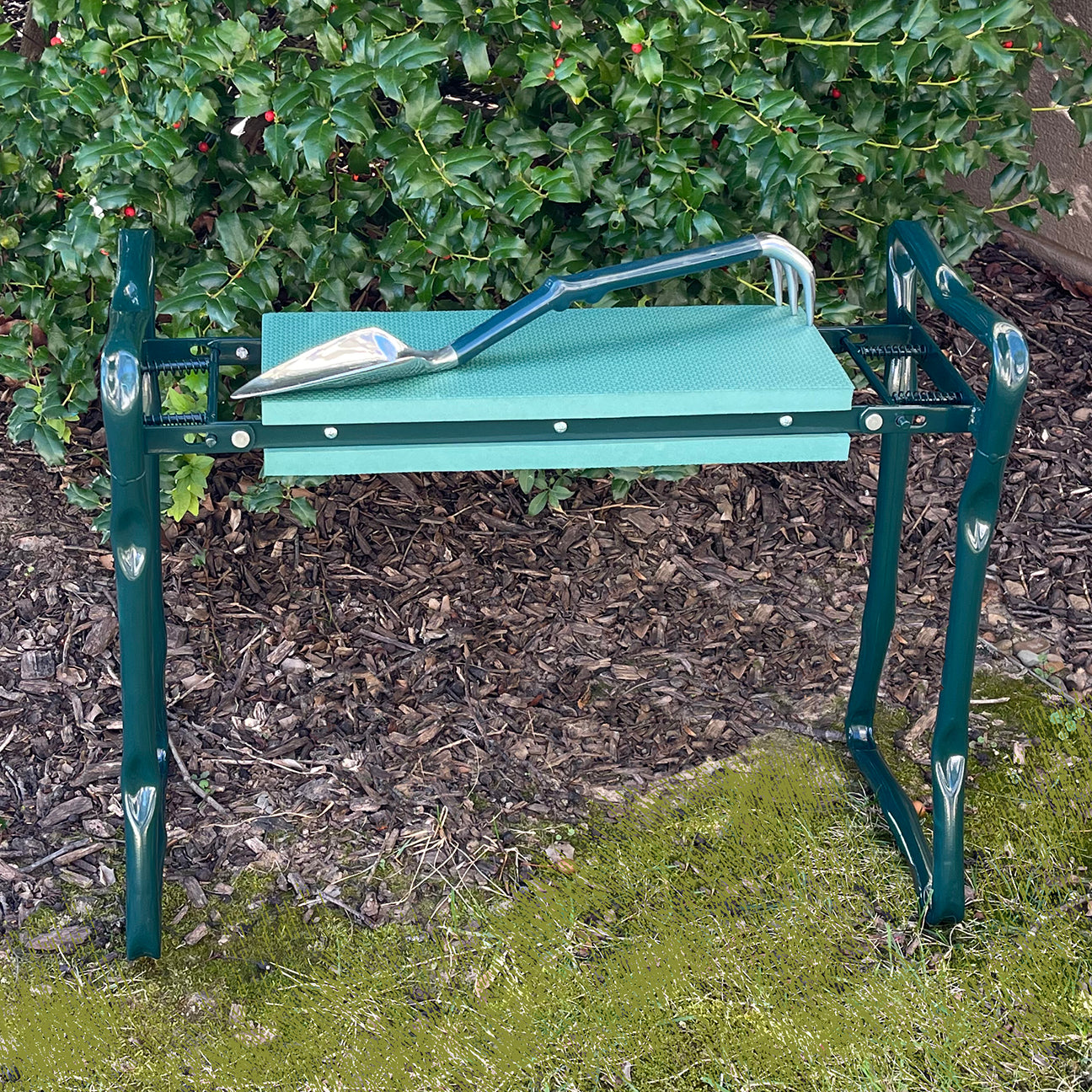 Green Kneeler Seat with Trake