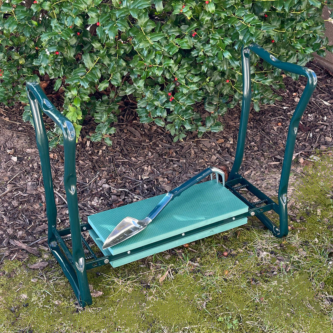 Green Kneeler Seat with Trake